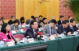 Chủ tịch Quốc hội thăm và làm việc tại Khu thí điểm thương mại tự do Thượng Hải 