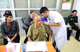 Trên 1.000 đồng bào các dân tộc ở Điện Biên được khám bệnh, cấp thuốc miễn phí