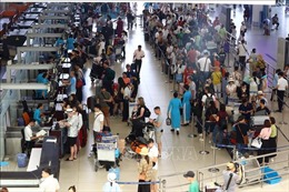Sân bay Nội Bài trong ngày đầu tiên của kỳ nghỉ lễ 30/4 