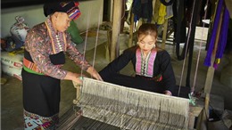 Lưu giữ nghề dệt thổ cẩm của đồng bào Lào ở Điện Biên