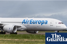 Máy bay Air Europa hạ cánh khẩn cấp do nhiễu động không khí 