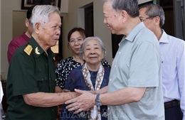 Chủ tịch nước Tô Lâm thăm gia đình có công với cách mạng tỉnh An Giang 