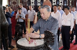 Chủ tịch nước Tô Lâm dâng hương tưởng nhớ Thủ tướng Võ Văn Kiệt và Chủ tịch Hội đồng Bộ trưởng Phạm Hùng