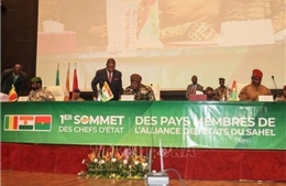 ECOWAS cảnh báo nguy cơ tan rã
