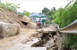 Thông tuyến giao thông sạt lở do mưa lớn tại Hà Giang vẫn gặp khó