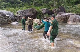 Kịp thời cứu sống người đàn ông bị rơi xuống vực trong rừng