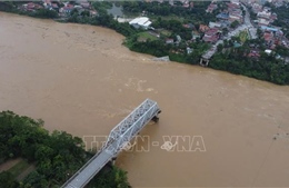 Vụ sập cầu Phong Châu: Tập trung mọi phương tiện, lực lượng cứu hộ người bị nạn