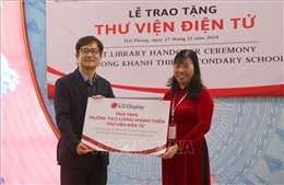 Trao tặng Thư viện điện tử cho học sinh Hải Phòng