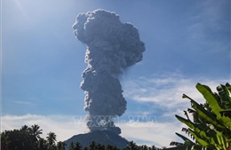 Indonesia: Hàng nghìn người sơ tán do núi lửa Ibu phun trào