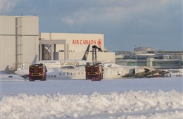 Canada: Tìm thấy hộp đen của máy bay lật ngửa khi hạ cánh