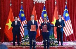 Hai Thủ tướng Việt Nam và Malaysia chứng kiến lễ ký kết, trao đổi các văn kiện hợp tác
