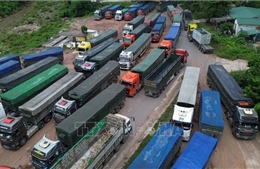 Đường lên Cửa khẩu quốc tế La Lay tắc nghẽn nghiêm trọng 