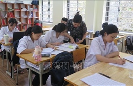 Thi tốt nghiệp THPT 2025: Học sinh vùng cao an tâm &#39;chạy nước rút&#39;