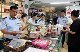 Thủ tướng Chính phủ yêu cầu tiếp tục đẩy mạnh cao điểm ngăn chặn buôn lậu, gian lận thương mại, hàng giả 