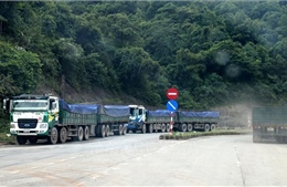 Lỗ hổng trong quản lý, kiểm soát xe &#39;hai khúc&#39; biển số Lào - Bài 1: Hạ tầng giao thông trả giá đắt