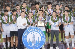 V.League 2024/2025: Thép Xanh Nam Định nâng Cúp vô địch trên sân nhà, Quy Nhơn Bình Định xuống hạng