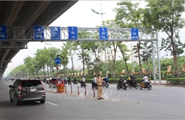 Hà Nội: Tuyên truyền, hướng dẫn phân làn giao thông trên đường Phạm Văn Đồng để đảm bảo an toàn