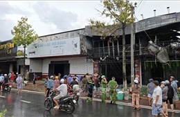 Hỏa hoạn thiêu rụi một tiệm mì cay, 3 nhà liền kề bị ảnh hưởng