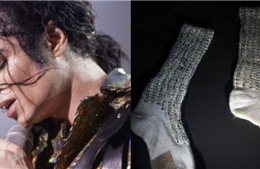 Chiếc tất cũ của Michael Jackson được bán với giá hơn 8.800 USD