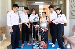 Học sinh vượt khó và ước muốn sáng tạo robot giúp nông dân