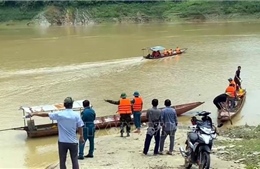 Rủ nhau tắm sông, hai trẻ gặp nạn
