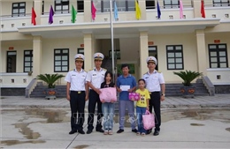 San sẻ tình yêu thương đến con em ngư dân vùng biển