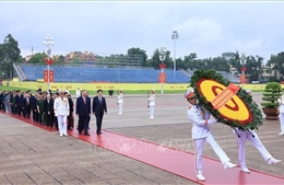 Lãnh đạo Đảng, Nhà nước vào Lăng viếng Chủ tịch Hồ Chí Minh và dâng hương tưởng niệm các Anh hùng liệt sỹ