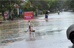 Cấm phương tiện đường bộ đi vào vùng tâm bão từ Thanh Hóa đến Quảng Trị