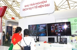 Triển lãm thành tựu đất nước: Khám chữa bệnh không khoảng cách