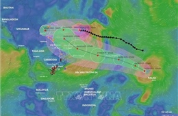 Bão số 9 vẫn duy trì tốc độ và sức gió, cách Móng Cái (Quảng Ninh) khoảng 570km