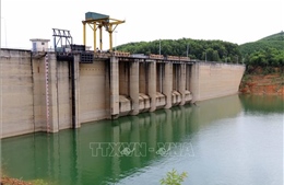 Ứng phó bão số 10: Huế điều tiết hồ chứa với lưu lượng tăng dần, tránh đột biến