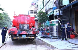 Nước sạch về với vùng lũ - nghĩa tình từ những người chiến sĩ công an