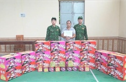 Bắt giữ đối tượng vận chuyển 340 kg pháo nổ qua biên giới
