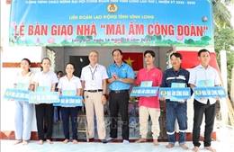 Trao Mái ấm Công đoàn cho người lao động khó khăn