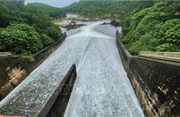 Hồ Phú Ninh bắt đầu xả lũ lần I trong năm 2025 để ứng phó bão số 12