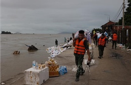 Đà Nẵng: Lực lượng quân đội túc trực 24/24h phòng vỡ đê, sạt lở bờ biển