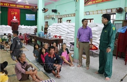 Ứng phó với bão số 13: Người dân Quảng Ngãi di dời đến các nơi tránh trú sớm