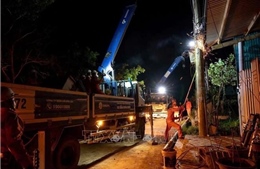 Điện lực miền Trung khôi phục cấp điện cho 80% khách hàng bị ảnh hưởng bởi bão số 13