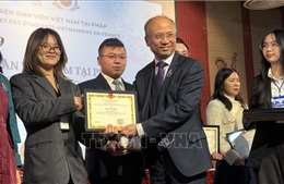 Thanh niên, sinh viên Việt Nam tại Pháp luôn hướng về Tổ quốc