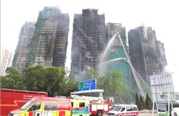 Vụ cháy chung cư ở Hong Kong: Người dân chung tay hỗ trợ các nạn nhân
