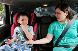 Ghế an toàn ô tô bắt buộc: Gia đình loay hoay, xe công nghệ lo hủy chuyến