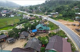 Tuyến đường mới mở ra cơ hội phát triển cho người dân vùng biên Lào – Việt Nam 