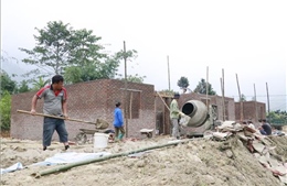 Dồn lực đẩy nhanh tiến độ làm nhà cho người dân vùng lũ