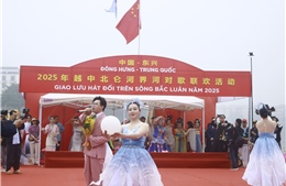 Giao lưu hát đối trên sông biên giới Bắc Luân