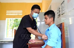 Nỗ lực chăm sóc sức khỏe nhân dân nơi đảo xa