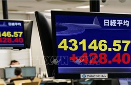 Chứng khoán châu Á diễn biến trái chiều khi nhiều thị trường nghỉ lễ