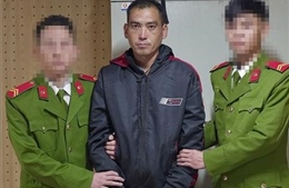 Bắt đối tượng mua bán trái phép 6 bánh heroin