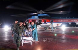 Trực thăng vận chuyển ngư dân nguy kịch từ Trường Sa về đất liền điều trị