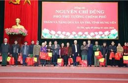 Phó Thủ tướng Nguyễn Chí Dũng thăm, tặng quà gia đình chính sách, hộ nghèo tại Hưng Yên