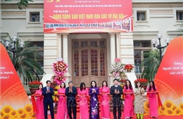 Trưng bày gần 800 tư liệu tại Triển lãm 'Đảng cộng sản Việt Nam qua các kỳ Đại hội'